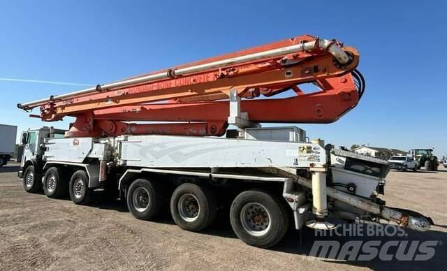 Mack MR688S Betonpomptrucks
