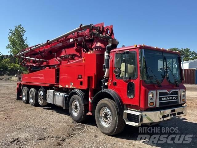 Mack MRU613 Betonpomptrucks