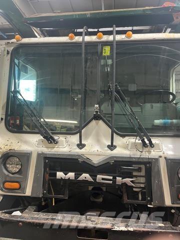 Mack MRU613 Vuilniswagens