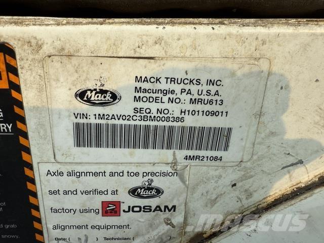 Mack MRU613 Vuilniswagens