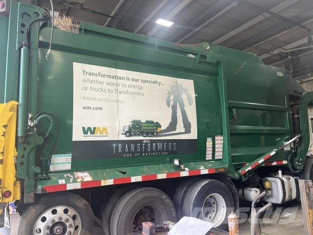 Mack MRU613 Vuilniswagens