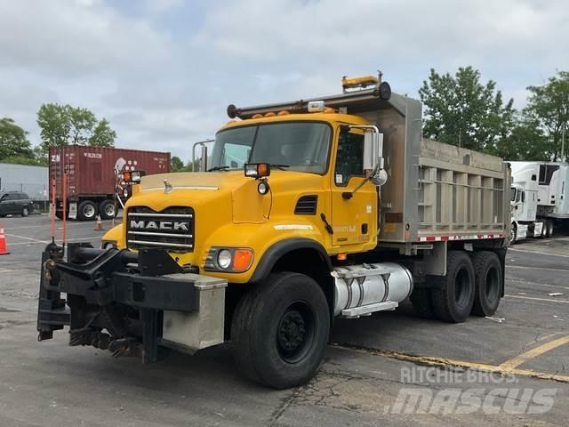 Mack PV713 Kipper