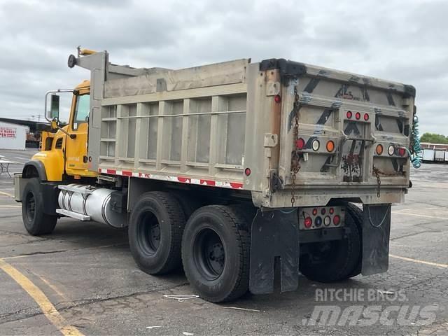 Mack PV713 Kipper