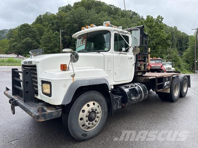 Mack RD688S Platte bakwagens