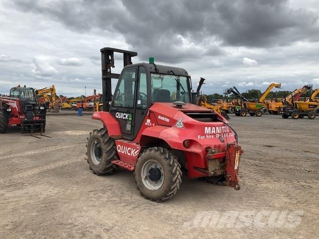 Manitou M26-4 Vorkheftruck voor zwaar terrein