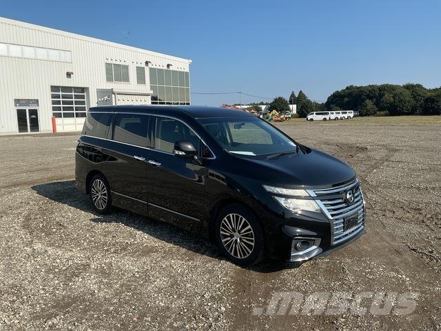 Nissan Elgrand Minibussen