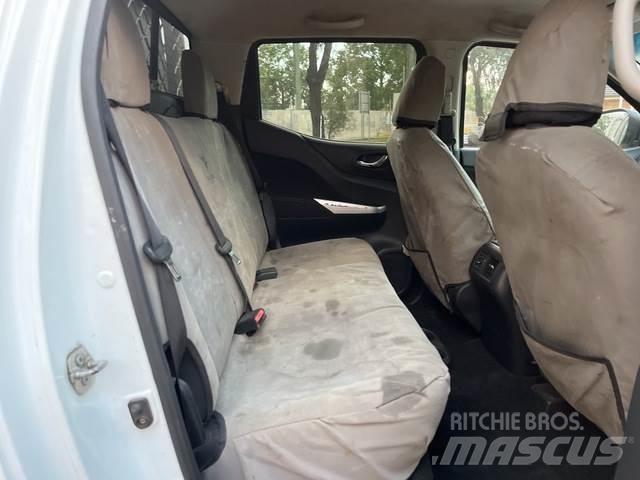 Nissan Navara Bestelwagens met open laadbak