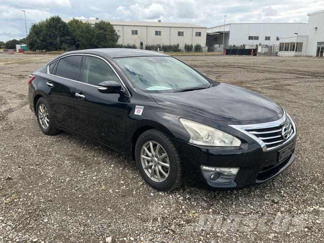 Nissan TEANA Auto's