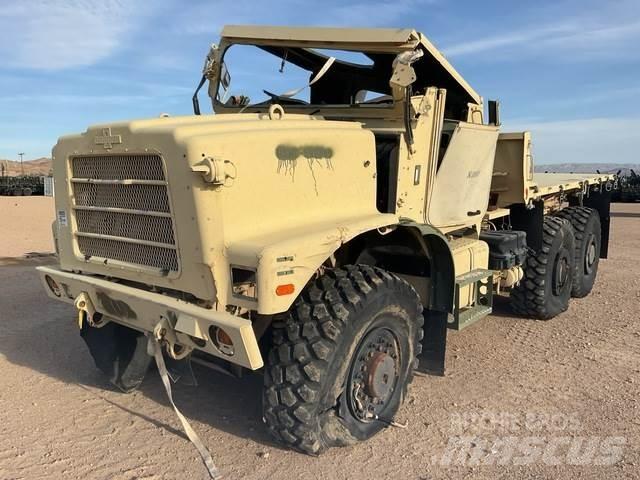 Oshkosh  Bakwagens met gesloten opbouw
