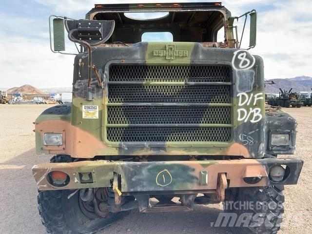 Oshkosh  Bakwagens met gesloten opbouw
