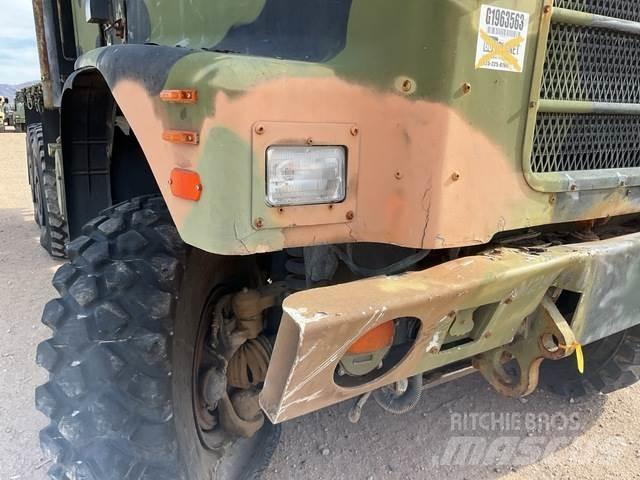 Oshkosh  Bakwagens met gesloten opbouw