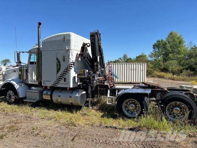 Peterbilt 367 Vlakke laadvloer met kraan