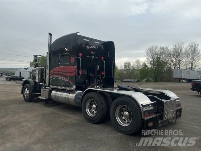 Peterbilt 389 Trekkers