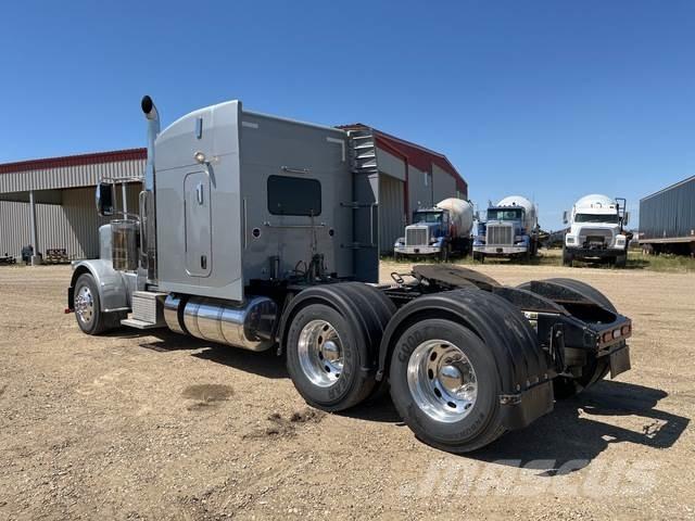 Peterbilt 389 Trekkers