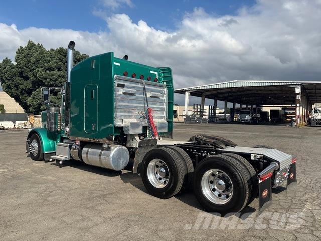 Peterbilt 389 Trekkers