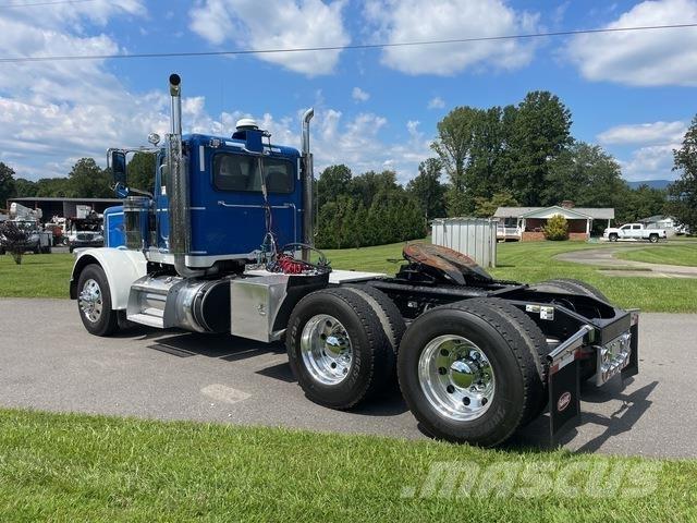 Peterbilt 389 Trekkers