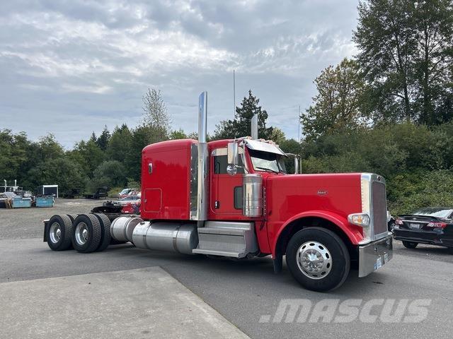 Peterbilt 389 Trekkers