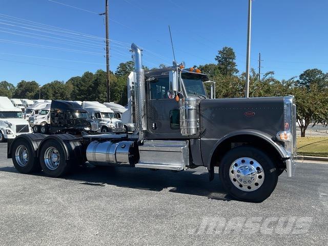 Peterbilt 389 Trekkers