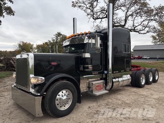 Peterbilt 389 Trekkers