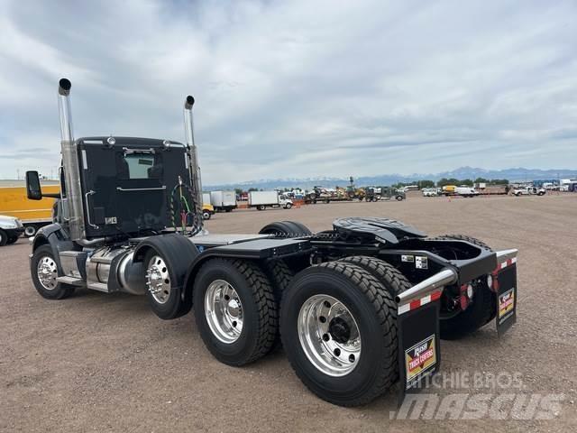 Peterbilt 567 Trekkers