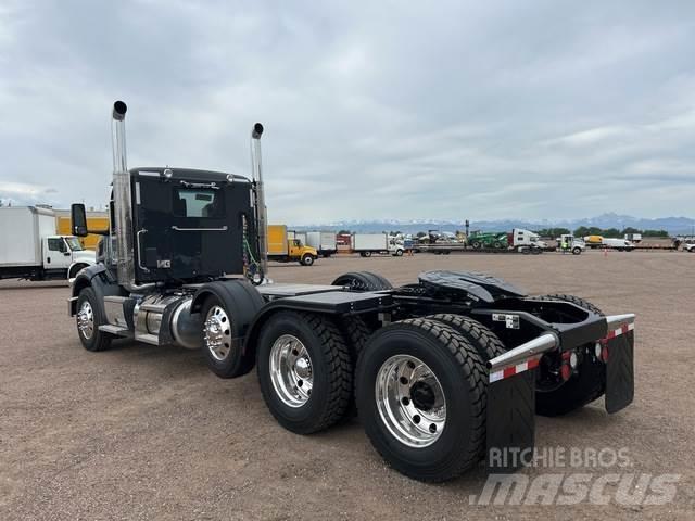 Peterbilt 567 Trekkers