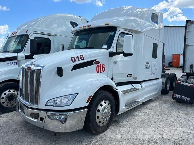 Peterbilt 579 Trekkers