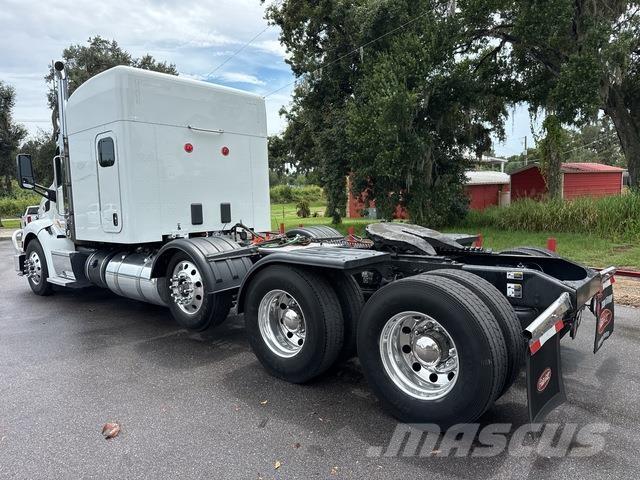 Peterbilt 579 Trekkers
