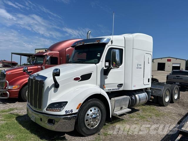 Peterbilt 589 Trekkers