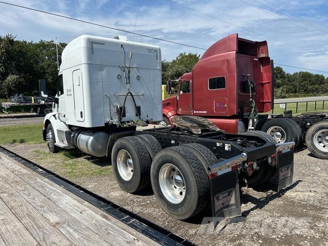 Peterbilt 589 Trekkers