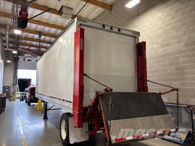  Pines Gesloten opbouw trailers