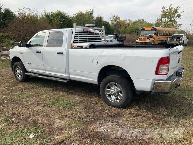 RAM 2500 Bestelwagens met open laadbak
