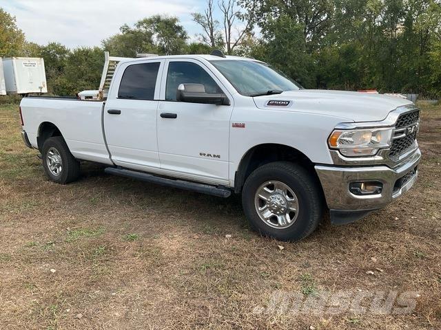 RAM 2500 Bestelwagens met open laadbak