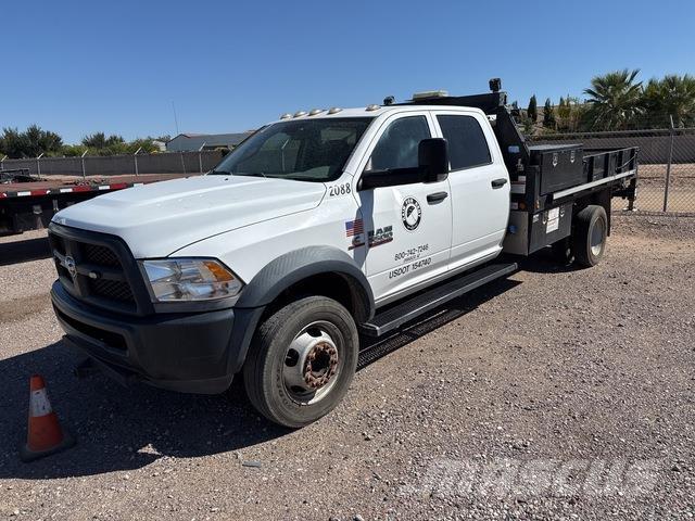 RAM 5500 Vlakke laadvloer met kraan