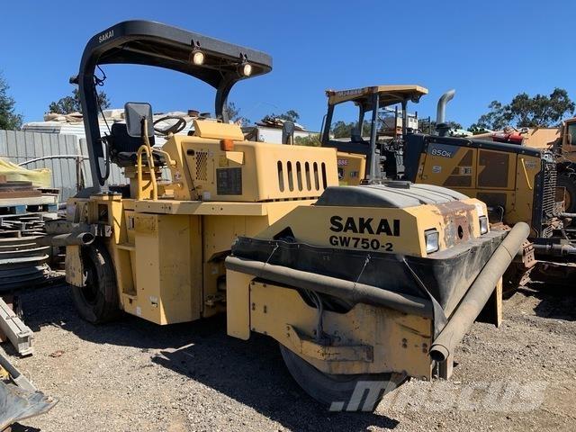 Sakai GW750-2 Bandenwalsen