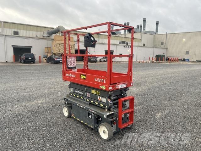 SkyJack SJ3219 Schaarhoogwerkers