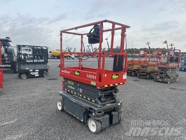 SkyJack SJ3219 Schaarhoogwerkers