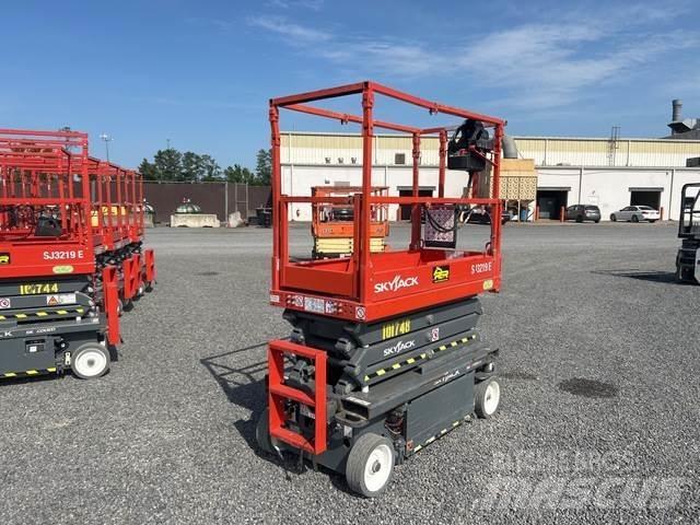 SkyJack SJ3219 Schaarhoogwerkers