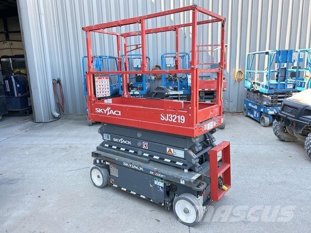 SkyJack SJ3219 Schaarhoogwerkers
