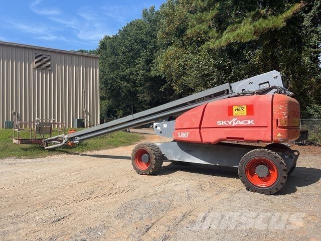 SkyJack SJ86T Telescoophoogwerkers