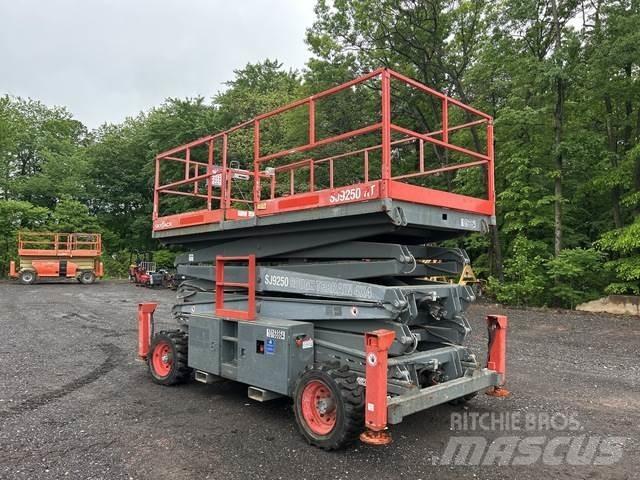 SkyJack SJ9250 Schaarhoogwerkers