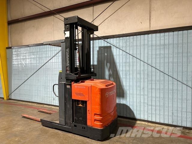 Toyota 7BPUE15 Orderpicker voor middelhoog niveau