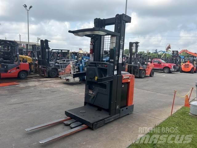 Toyota 8BPUE15 Orderpicker voor middelhoog niveau