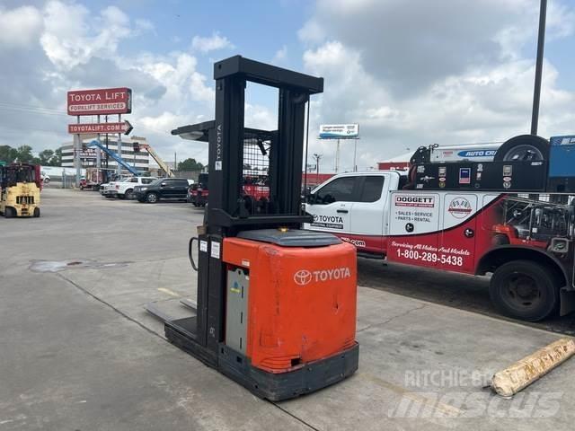 Toyota 8BPUE15 Orderpicker voor middelhoog niveau