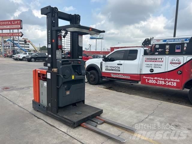 Toyota 8BPUE15 Orderpicker voor middelhoog niveau