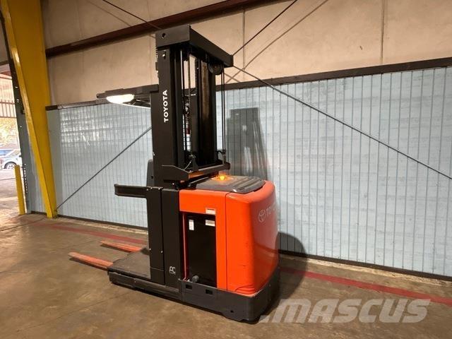 Toyota 8BPUE15 Orderpicker voor middelhoog niveau