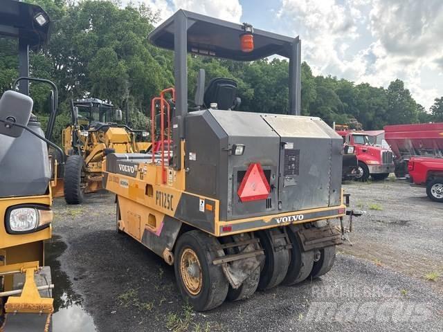 Volvo PT125C Bandenwalsen
