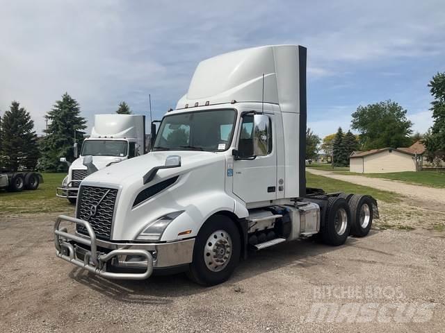 Volvo VNL 300 Trekkers