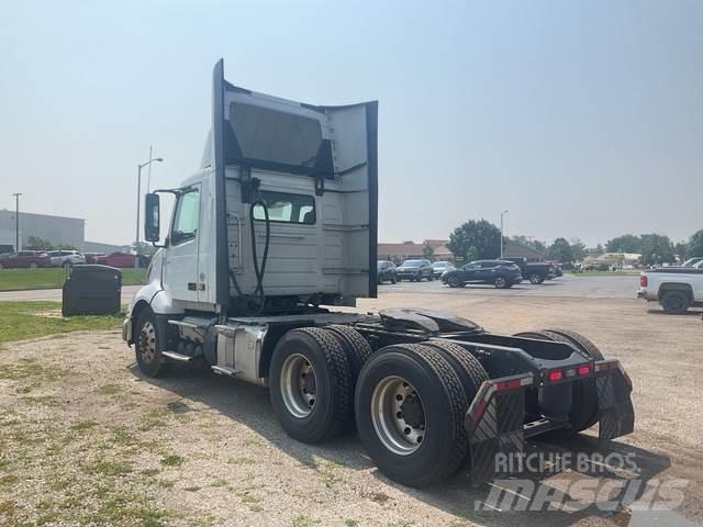 Volvo VNL 300 Trekkers