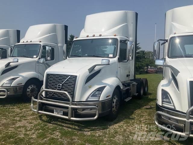 Volvo VNL 300 Trekkers