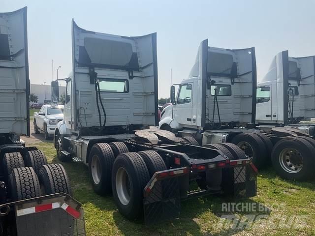 Volvo VNL 300 Trekkers